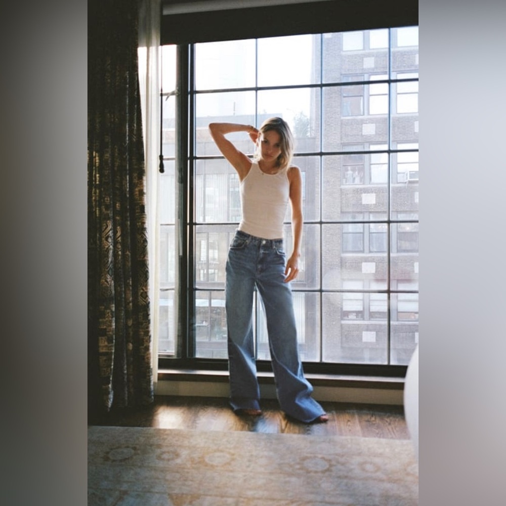 Slightly worn Wide Leg Jeans